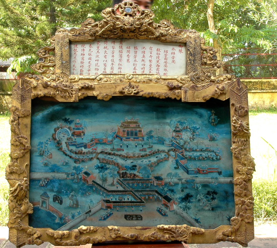 Mirror paintings (also known as glass paintings) represent a highly distinctive form of heritage, embodying both tangible and intangible cultural values.